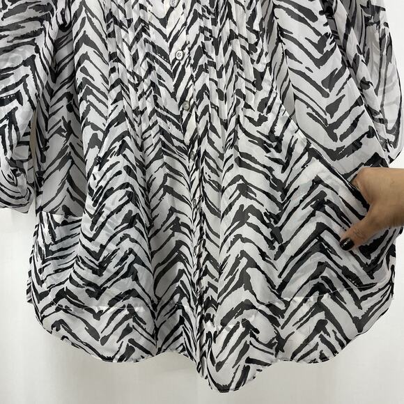 Grace Elements Size L Pintuck Pleated Blouse Zebra Animal Print Tunic Top Pocket - Picture 2 of 7